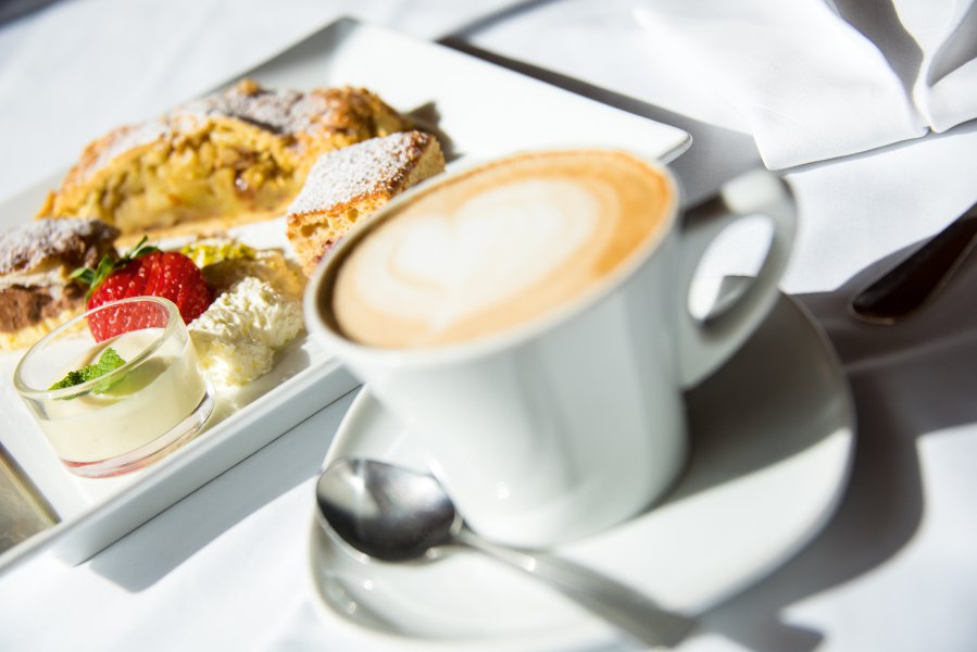 Kaffee und Kuchen im Hotel Post in Sulden